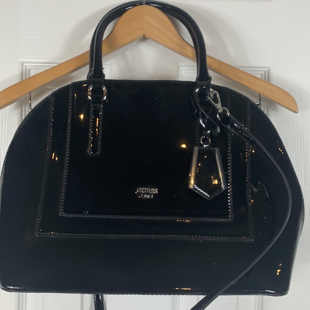 Guess 100 PU black purse zipper for closure.Short and long straps 4 areas inside - Picture 3 of 8